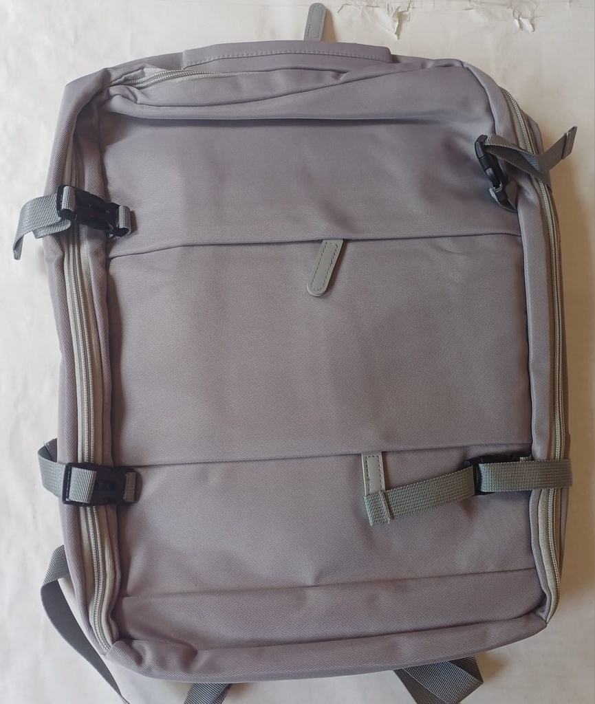 MOCHILA LISA NEGRA/GRIS C/BROCHES NEGROS